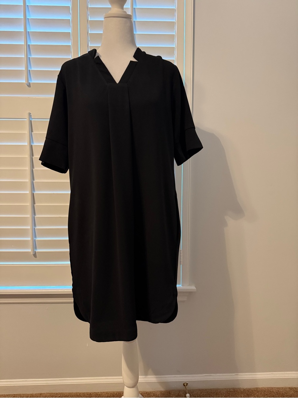 Bobeau Black V-Neck Shift Dress